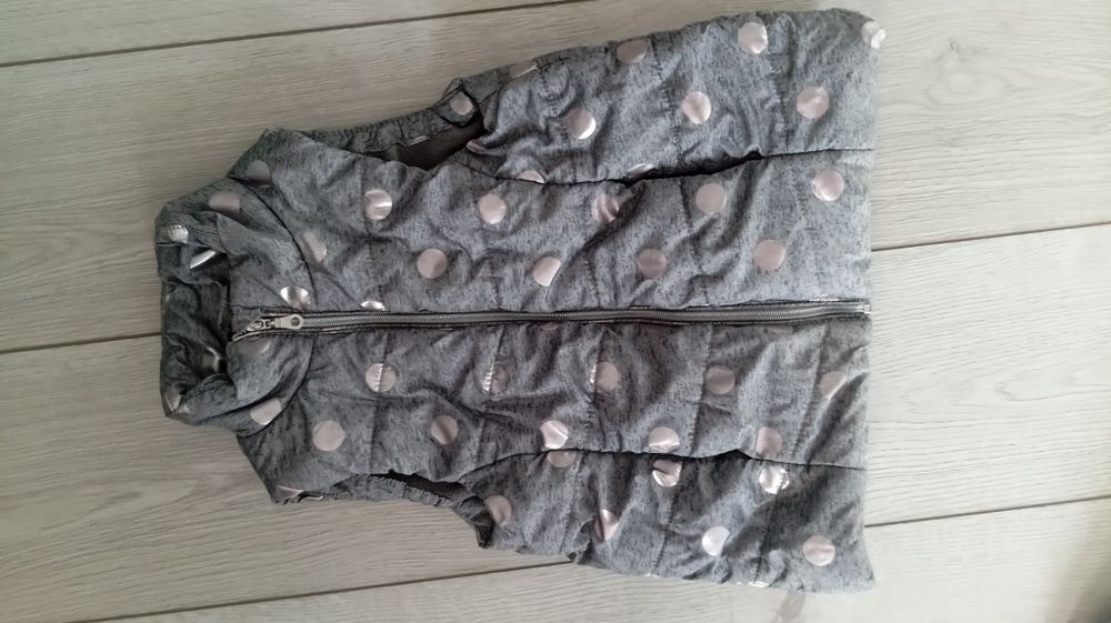 Безрукавка, жилетка на девочку