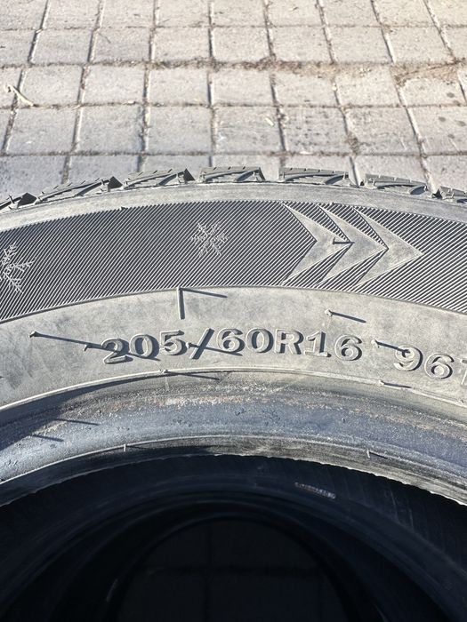 205 60 R16 в идеальном состояний
