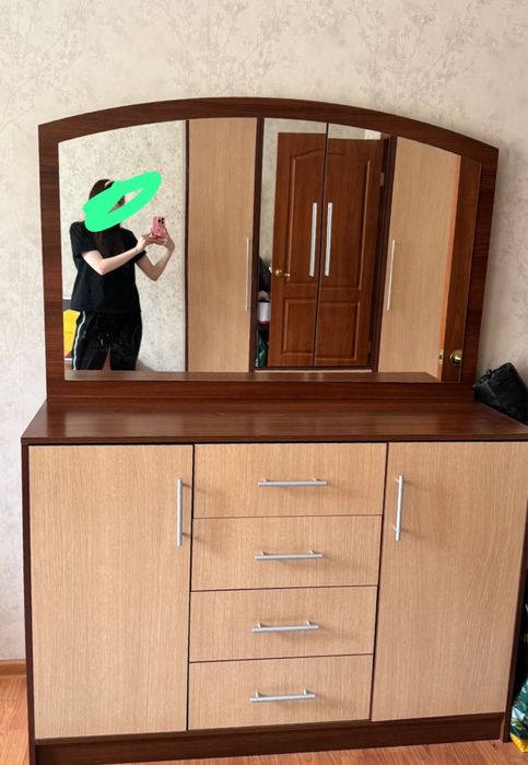 Продам спальный гарнитур