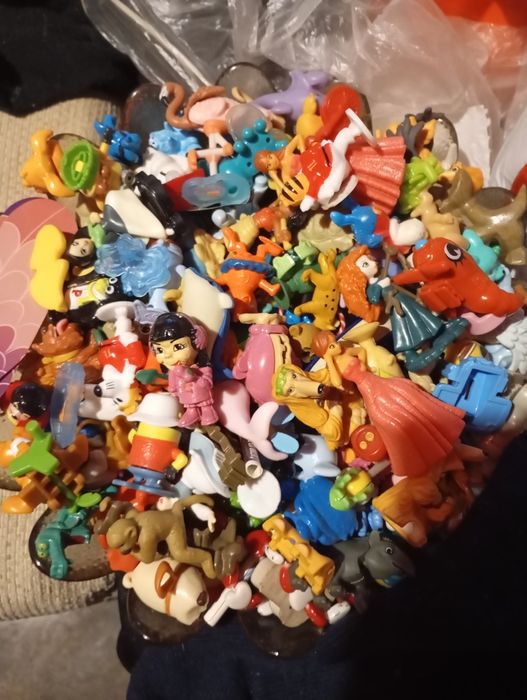 Играчки от шоколадови яйца