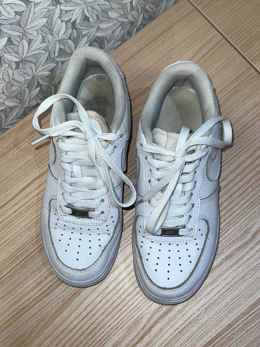 Белые кроссовки nike air force