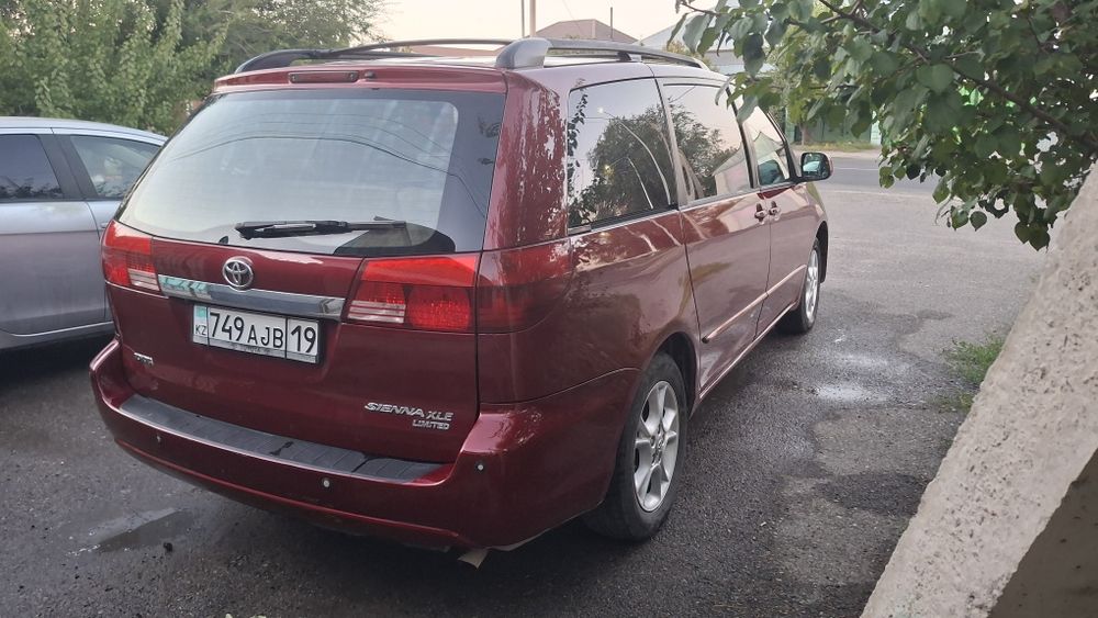 Tohota sienna 2005