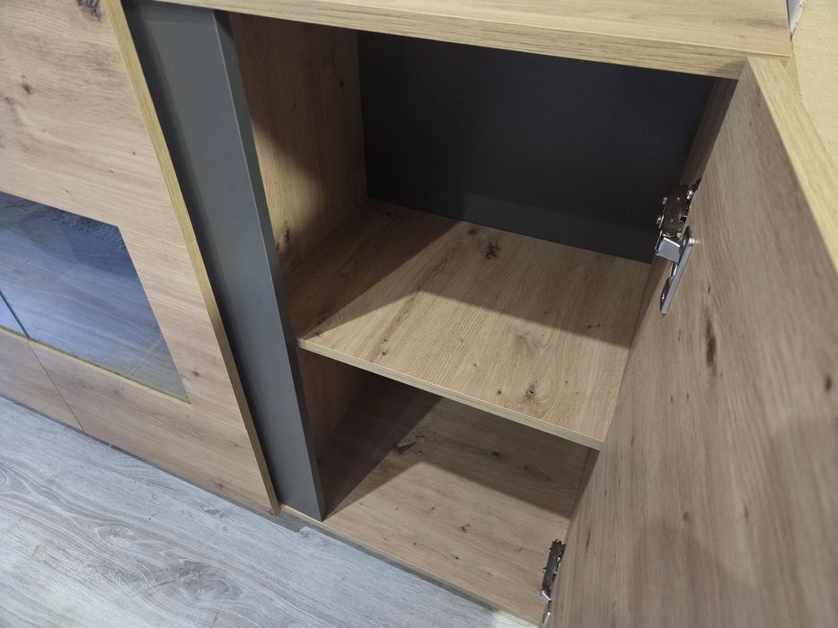 Модерен скрин витрина