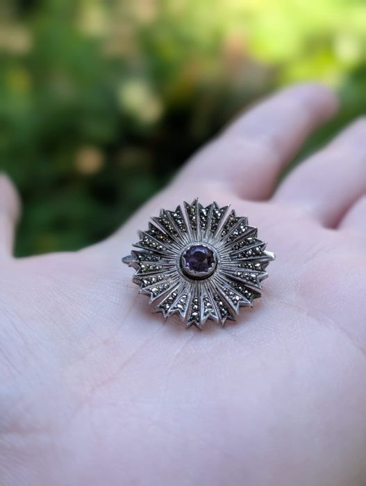 Brose veche din argint, in forma de floare, ametist, STERLING