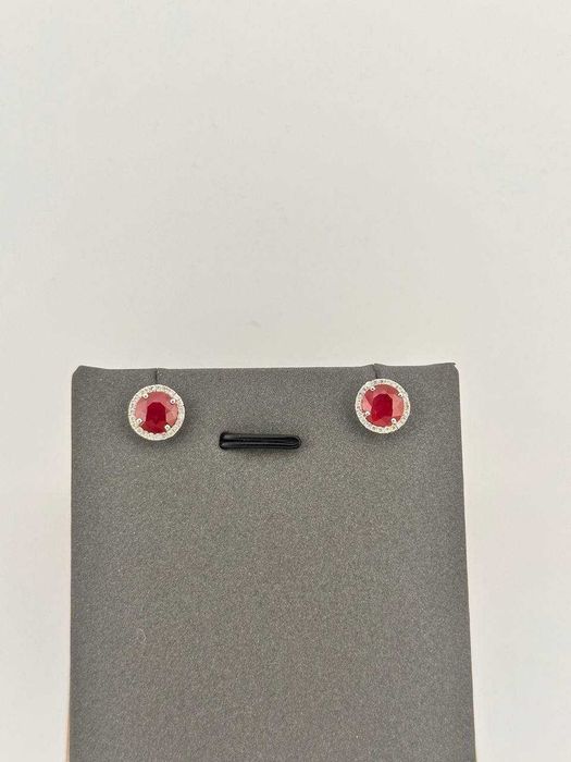 Пусеты золотые с бриллиантами и рубином