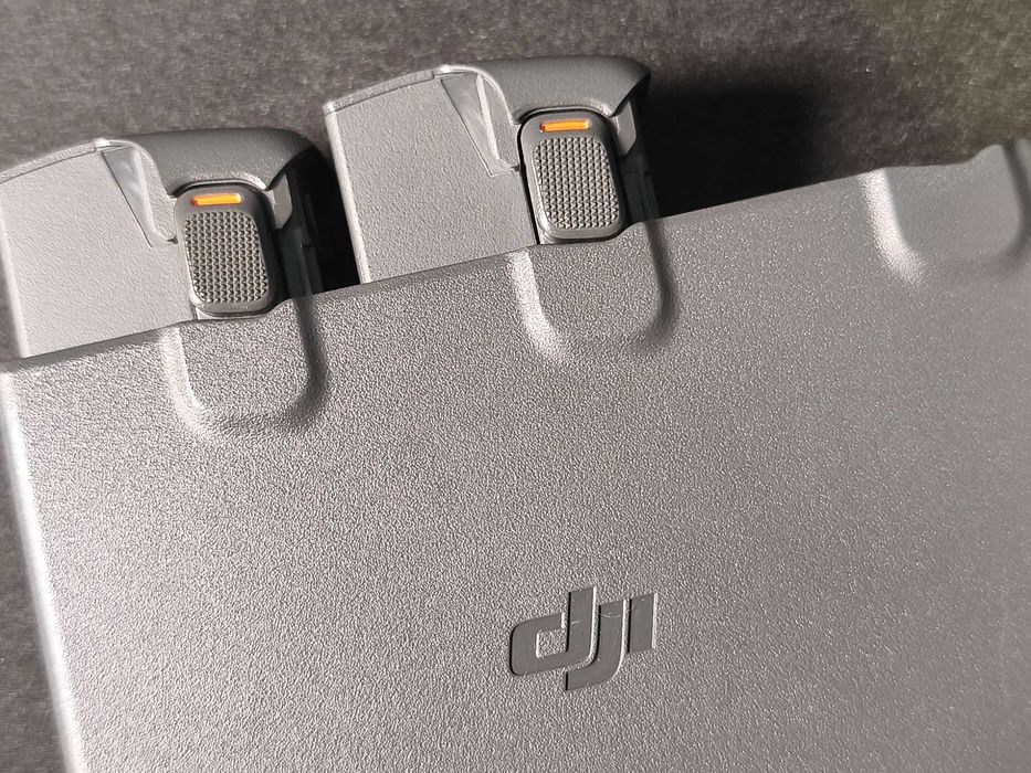 2 Baterii DJI Avata 2 + Hub Încărcare Two-Way