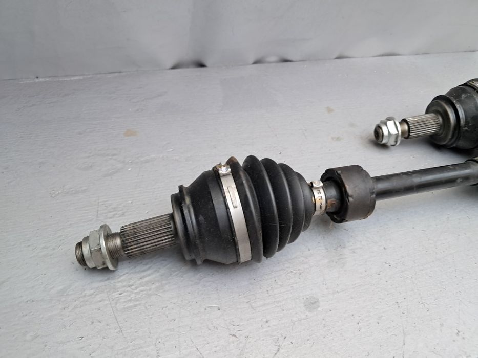 Полуоска  Мазда цх30 Mazda CX30