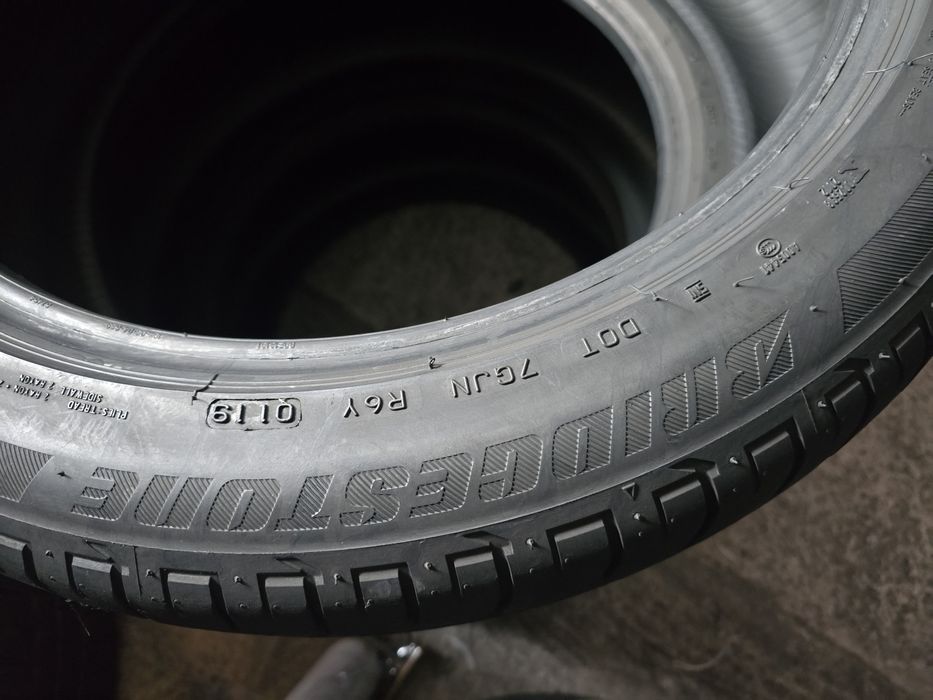 Bridgestone 235/45 R19 95V vară