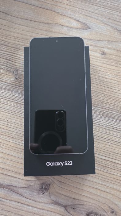 Telefon Samsung S23.