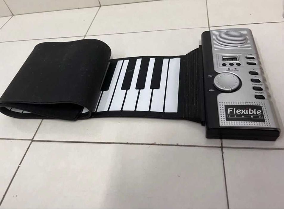 Гъвкаво пиано с 61 навиващи се силиконови клавиши