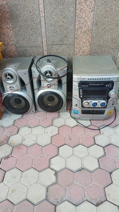 Магнитофон с колонками