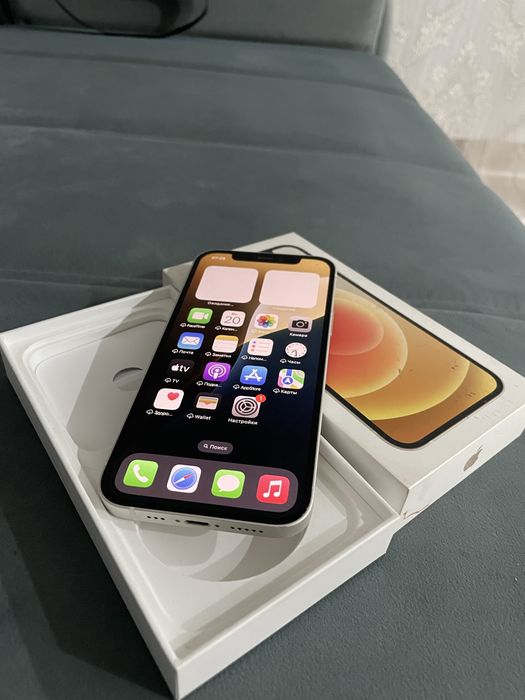 Продам айфон 12 64gb