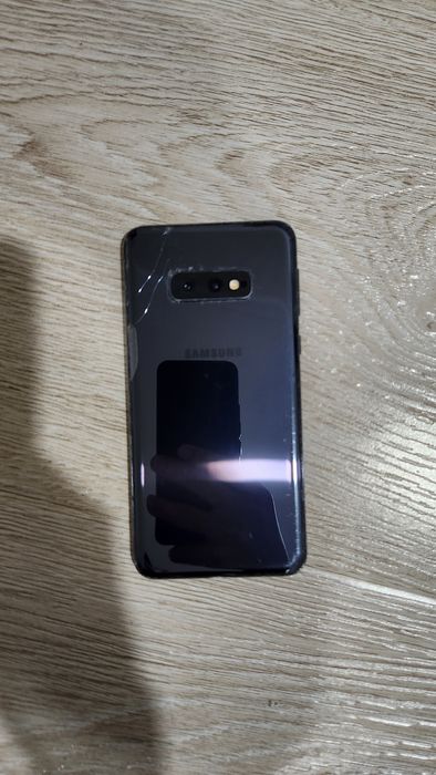 Samsung Galaxy S10e — Ideal holatda, ixcham va kuchli!