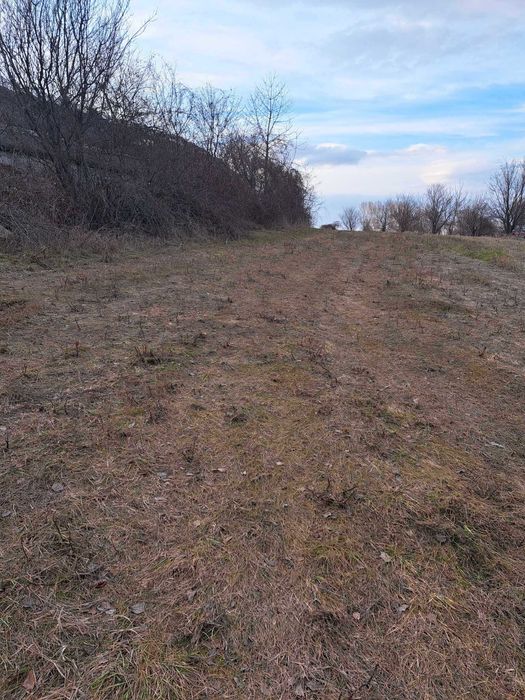 Продавам парцел в с. Лозен