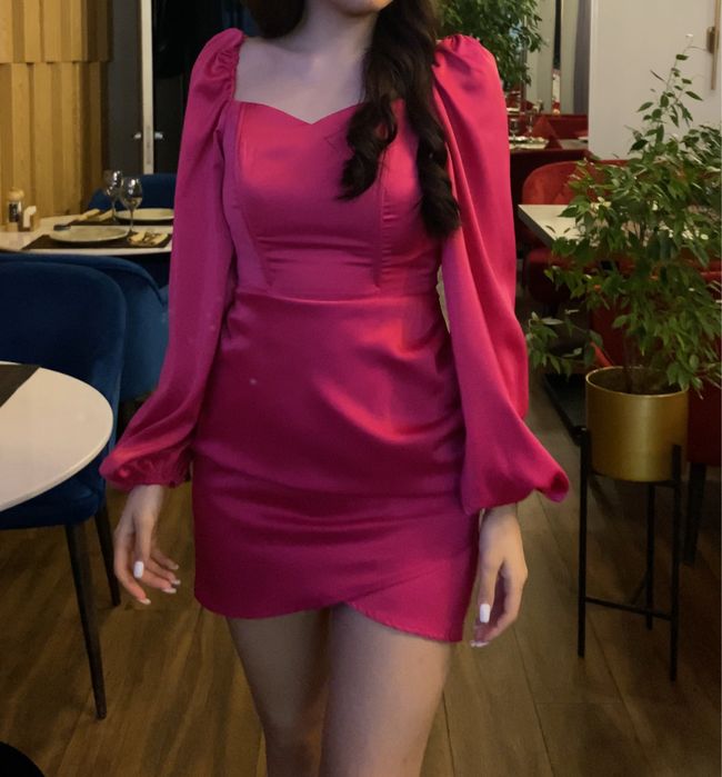 Продается платье S размера