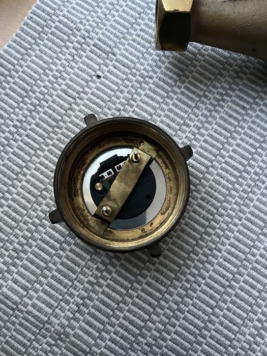 Часовник във формата на водомер