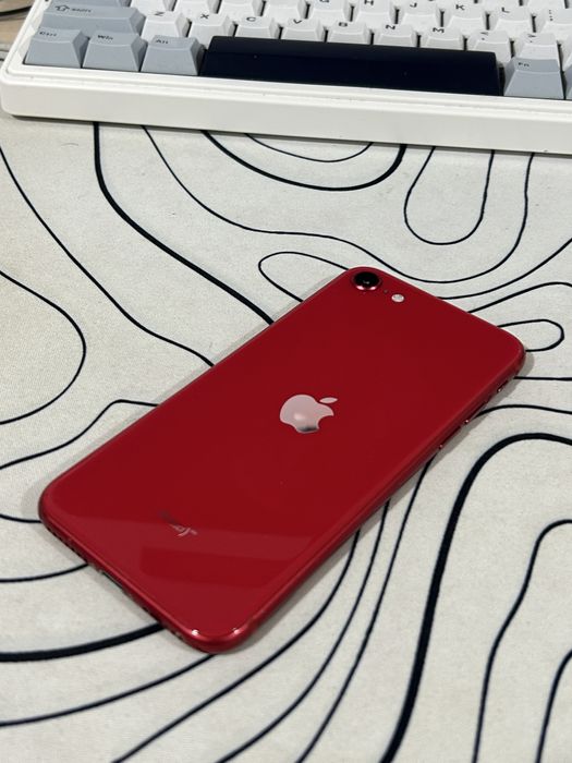 Продам iPhone SE 2020