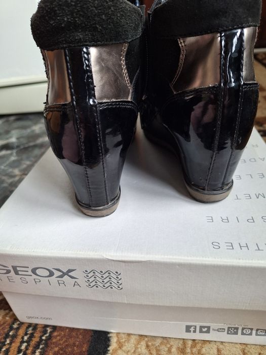 r.Обувки на платформа Geox