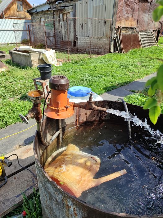 Продам поливной насос.