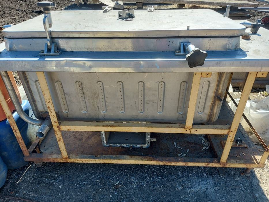 Продам. Бак из нержавейки.