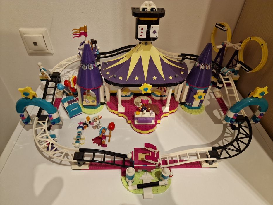 LEGO Friends - Montagne russe magic in parcul de distractii 41685, 974 piese