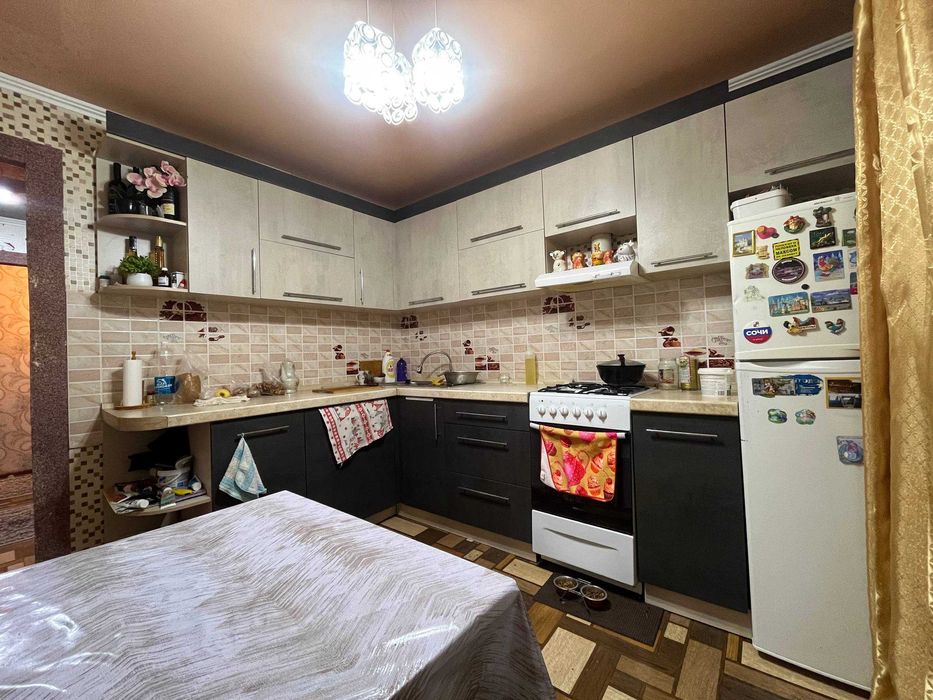 Продаётся 4х, УП, 8 мкр, 6 кольцо, 1 этаж комнаты раздельные