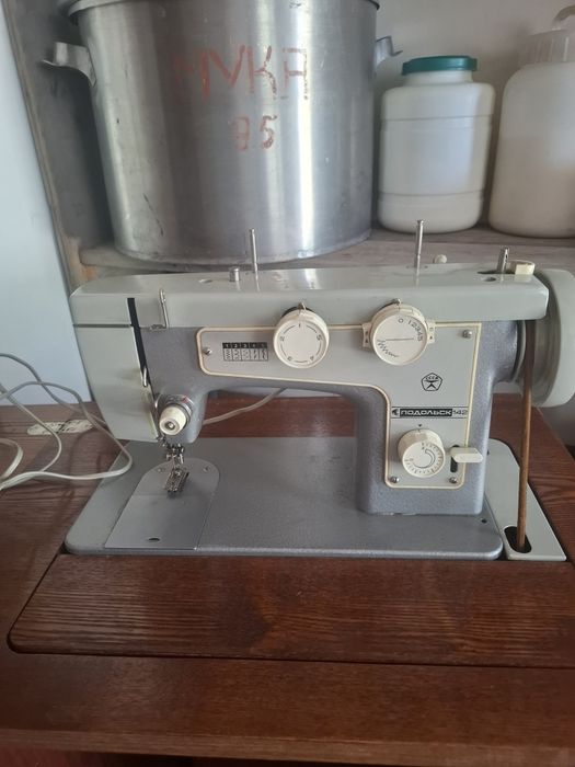 Продам швейную машину
