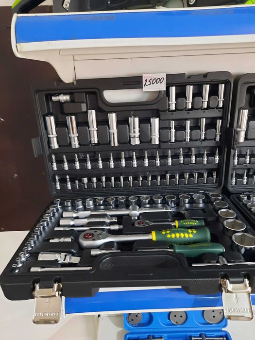 Набор инструментов. Набор ключей. Набор инструментов.