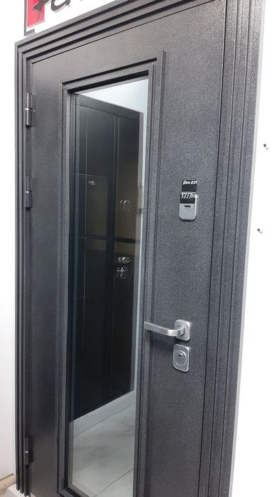 Входные двери со стеклопакетом