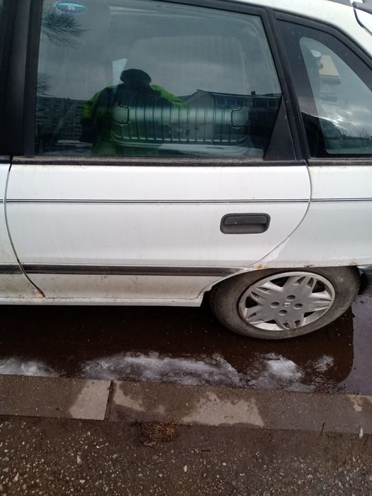 Продавам Опел Астра Капка С четири врати