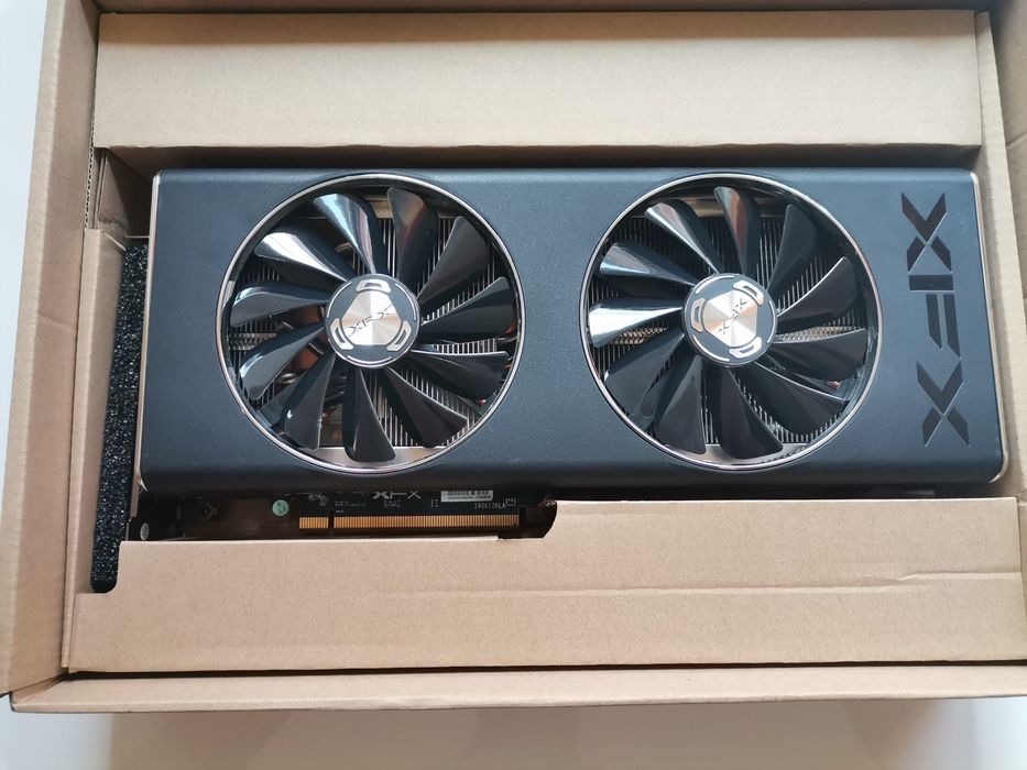 Геймърски компютър Ryzen 7 3700X 12GB ATI Radeon RX5700XT 8GB RAM SSD 512+128GB