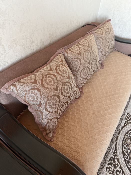 Продаю диван для зала