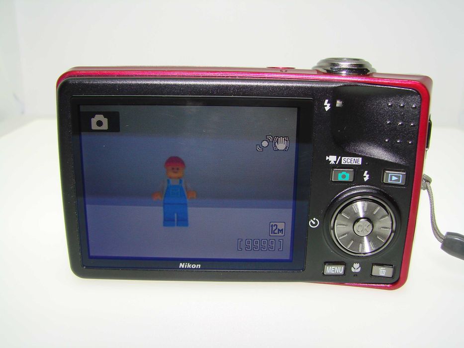 Nikon Coolpix S630 компактен розов фотоапарат в отлично състояние като НОВ - дигитална камера в уникален магента цвят пълен комплект работи отлично