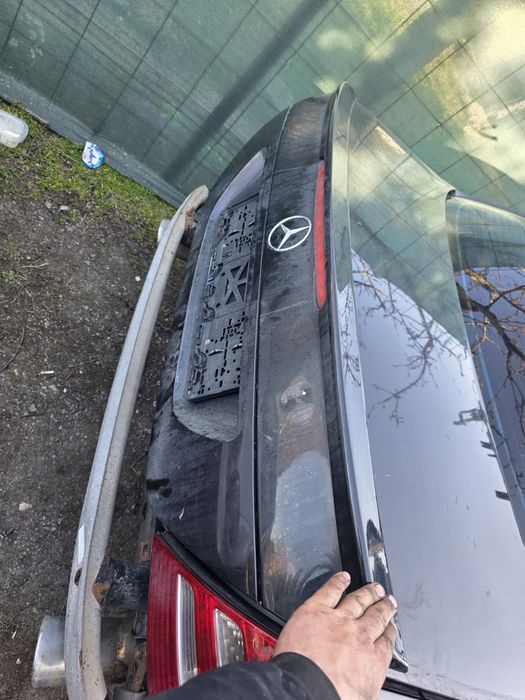 Заден капак за Mercedes W211 седан черен
