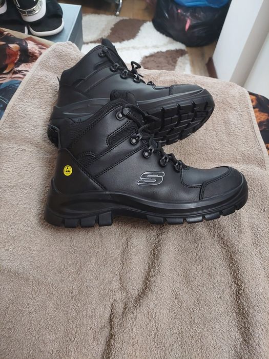Ghete Skechers nr 42,5 noi!