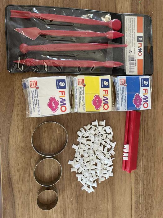 Материали за епоксидна смола,сушени цветя,глина,книгоразделители и тн.