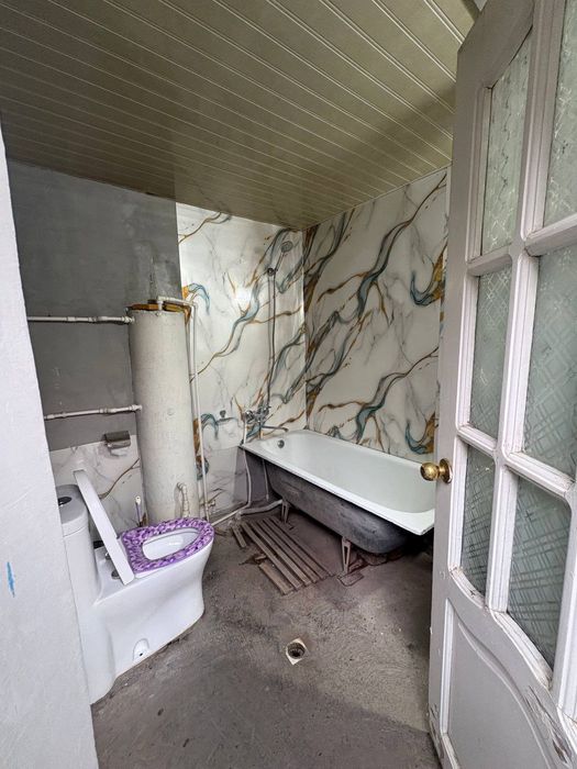 Karimada uchastka kvartiraga beriladi.