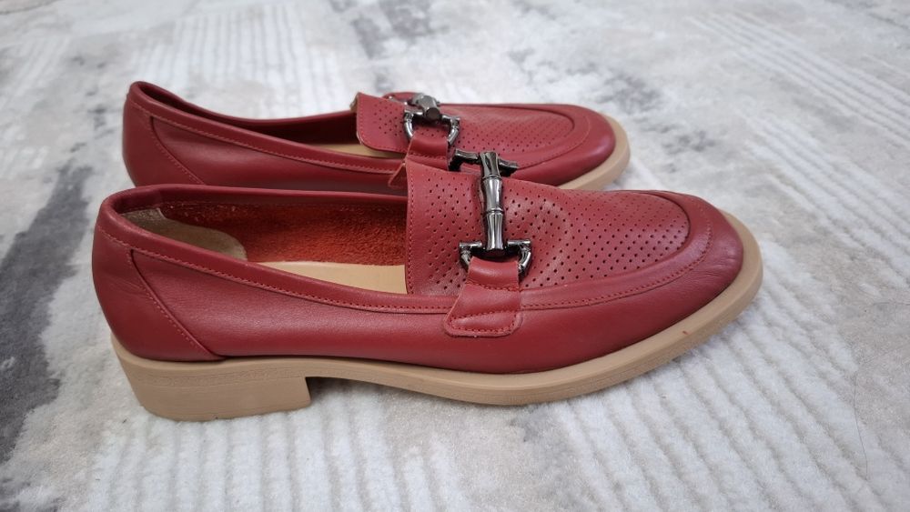 Натуральная кожа 36р .