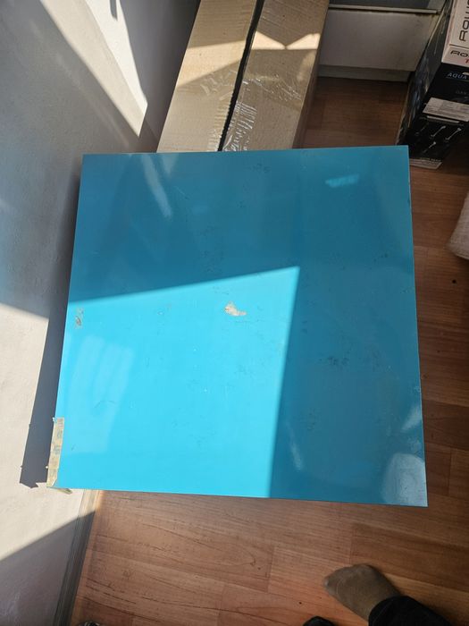 Стол не большой 2 штуки