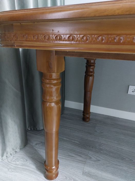 Продается стол для гостиной