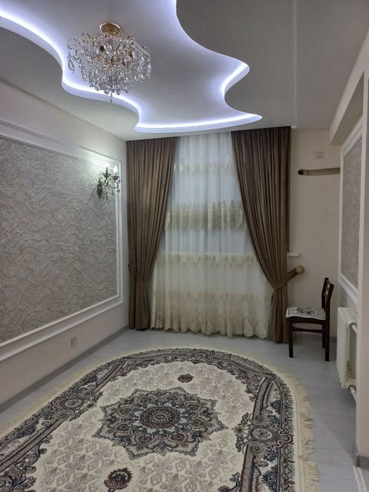 Срочно сдаётся евро ремонт квартира не дорого  в центре городо !!!