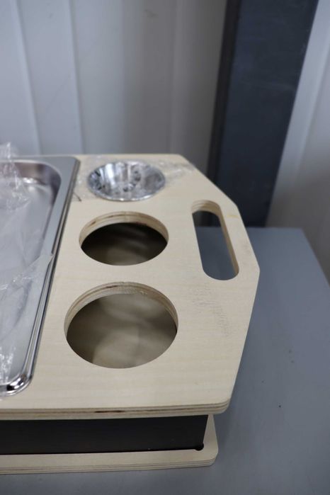 Барбекю маса, поставка, поднос със място за 3 сосиери - 2 бр. липсват