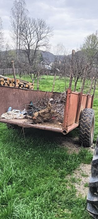Vând remorcă tractor