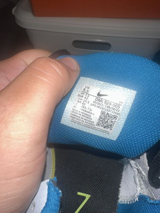Vand adidasi nike noi