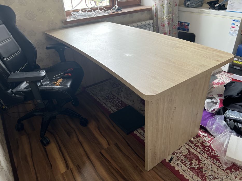 Стол для работы,