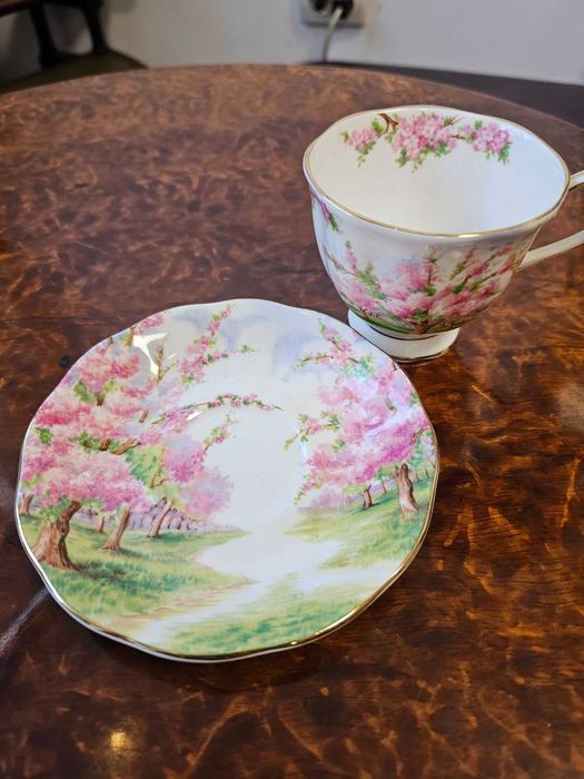 Шкафче за вино в ретро стил