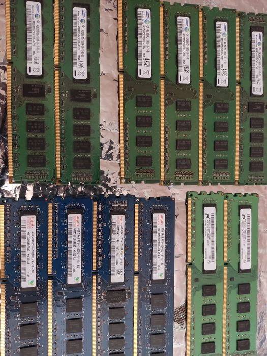 Vând ddr3 rami 4gb pe slot diferite frecvente si mărci