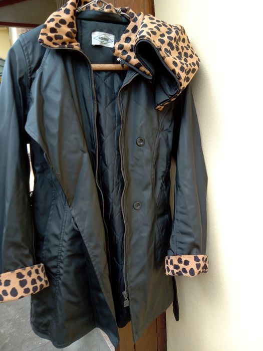 Vând haina de fas groasa cu gluga