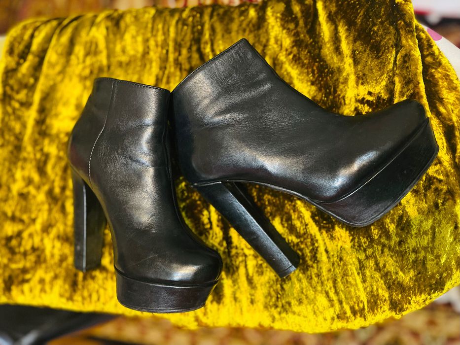 Botine cu toc negre piele