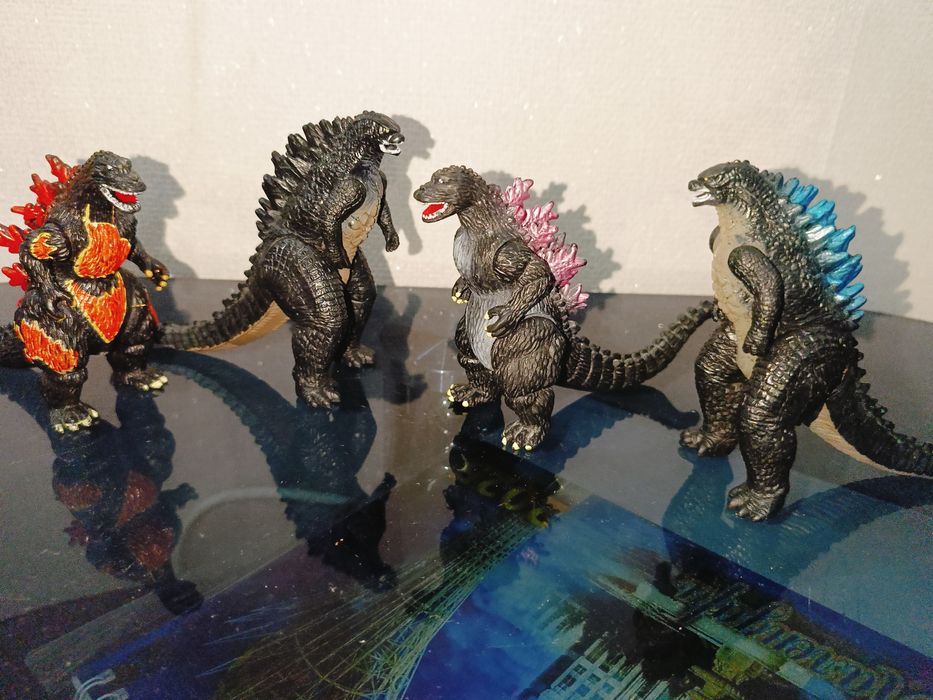 Гадзилла игрушечная